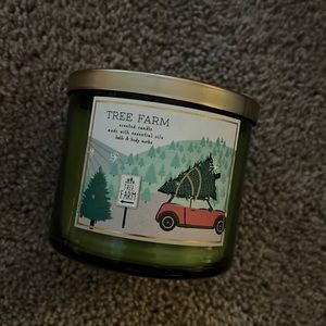 Tree farm bath and body works candle
